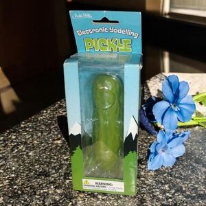 NIB Electronic Yodelling Pickle - Green by Archie McPhee Novelty Funny Gag Gift